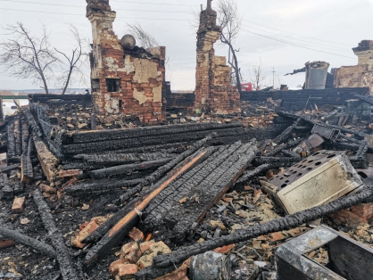 В Шатровском районе следователи выясняют обстоятельства гибели женщины во время пожара